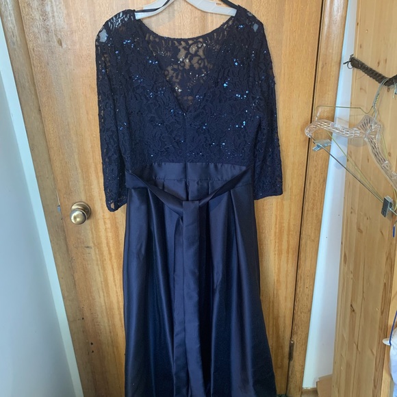 Modest Vintage Style Prom Dress, size 10 - Picture 2 of 8